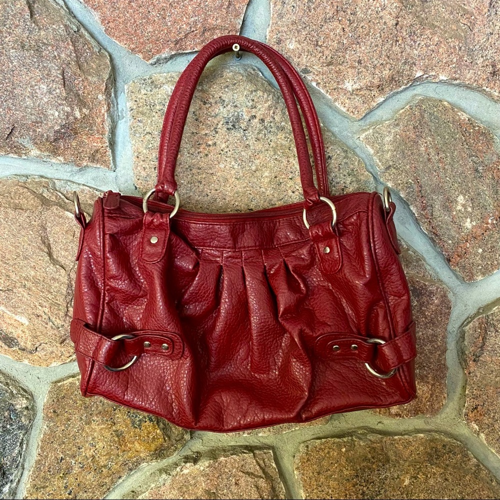 👜 Red faux leather handbag. New condition.